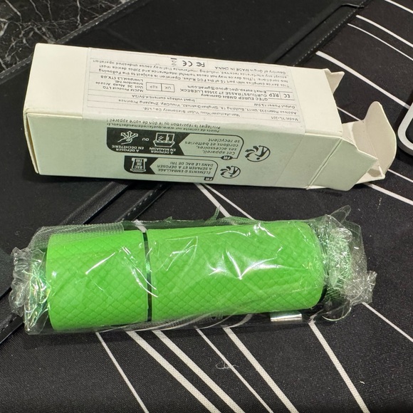 New in box UV gel curing light flashlight - Picture 2 of 2